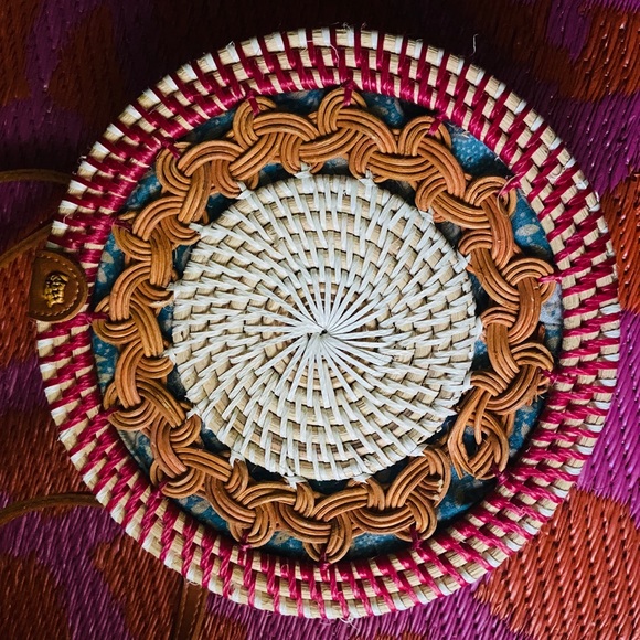 Round Woven Straw Purse - Picture 4 of 6